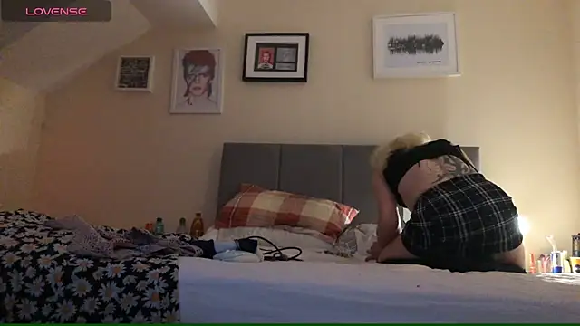 lolaisagoodtime online show from 02/15/25, 06:33