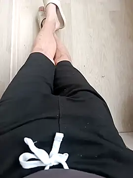 Snapshot of red_red00 chatting on 12/23/24, 08:00 red red00 online show from 12/23/24, 08:00