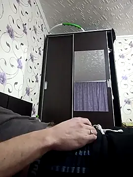 Snapshot of red_red00 chatting on 12/24/24, 04:08 red red00 online show from 12/24/24, 04:08