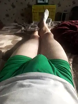 Snapshot of red_red00 chatting on 03/09/25, 12:42 red red00 online show from 03/09/25, 12:42