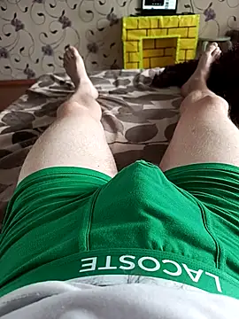 Snapshot of red_red00 chatting on 03/19/25, 10:44 red red00 online show from 03/19/25, 10:44