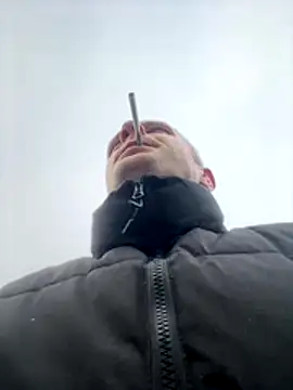 Snapshot of red_red00 chatting on 12/22/25, 12:35 red red00 online show from 12/22/25, 12:35