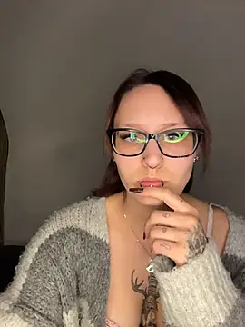 Snapshot of TheRealNyxa chatting on 04/15/26, 07:58 TheRealNyxa online show from 04/15/26, 07:58