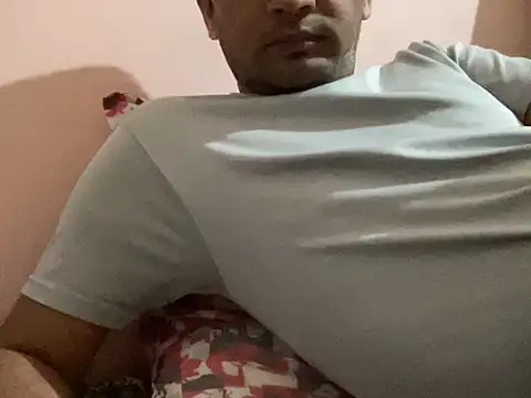 Snapshot of NiceBoy9099 chatting on 11/12/25, 05:57 NiceBoy9099 online show from 11/12/25, 05:57