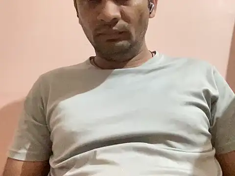 Snapshot of NiceBoy9099 chatting on 11/14/25, 11:02 NiceBoy9099 online show from 11/14/25, 11:02