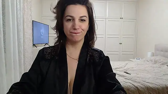 Snapshot of Dina0908 chatting on 02/12/25, 04:44 Dina0908 online show from 02/12/25, 04:44