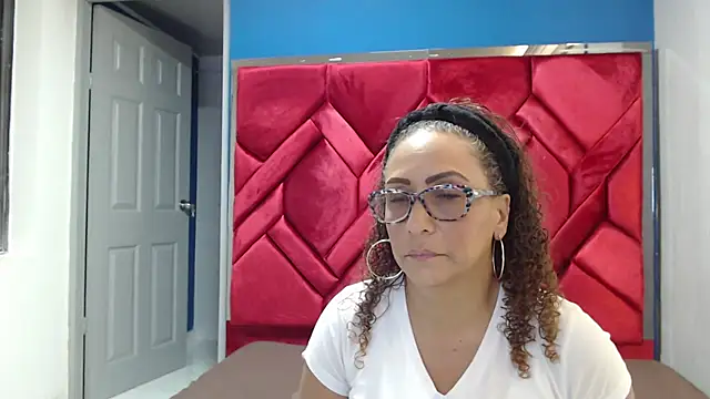 Snapshot of EvaMills1 chatting on 02/12/25, 07:45 EvaMills1 online show from 02/12/25, 07:45