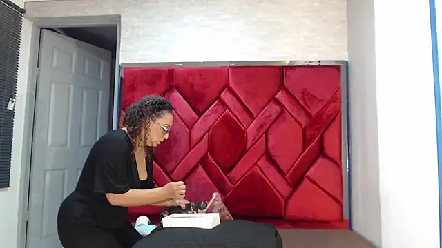 Snapshot of EvaMills1 chatting on 03/05/25, 08:32 EvaMills1 online show from 03/05/25, 08:32