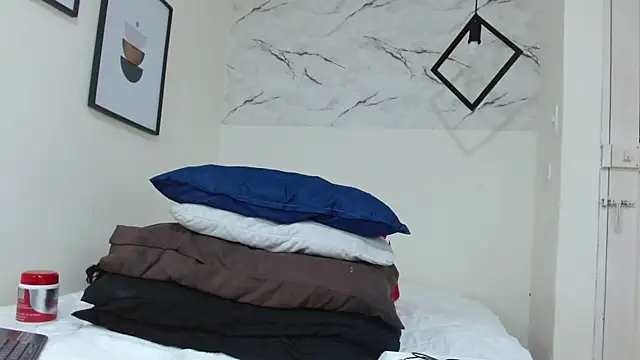 Snapshot of EvaMills1 chatting on 11/10/25, 08:41 EvaMills1 online show from 11/10/25, 08:41