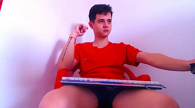 Snapshot of ADAM_HOT chatting on 03/08/25, 05:01 ADAM HOT online show from 03/08/25, 05:01