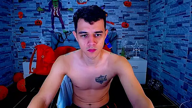 Snapshot of ADAM_HOT chatting on 10/22/25, 09:36 ADAM HOT online show from 10/22/25, 09:36