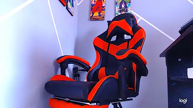 Snapshot of ADAM_HOT chatting on 10/27/25, 09:30 ADAM HOT online show from 10/27/25, 09:30