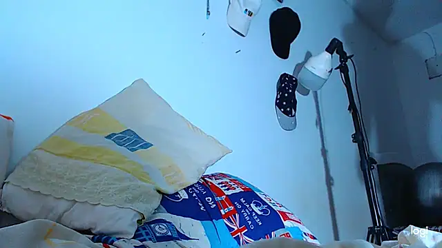 Snapshot of ADAM_HOT chatting on 11/06/25, 01:28 ADAM HOT online show from 11/06/25, 01:28