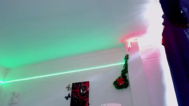 Snapshot of Rousrossell_4 chatting on 12/16/24, 07:32 Rousrossell 4 online show from 12/16/24, 07:32