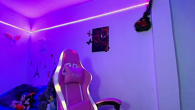 Snapshot of Rousrossell_4 chatting on 01/28/25, 02:53 Rousrossell 4 online show from 01/28/25, 02:53