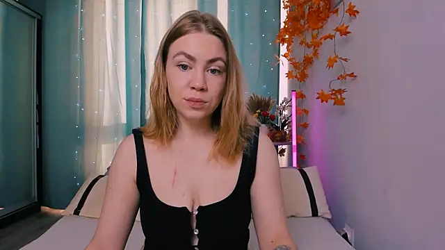 Snapshot of InsatiableFoxX chatting on 09/29/25, 05:56 InsatiableFoxX online show from 09/29/25, 05:56