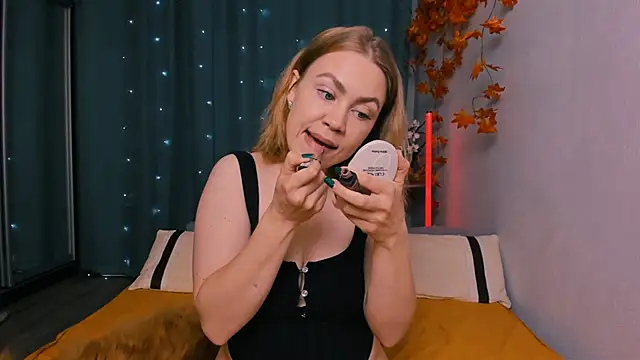 Snapshot of InsatiableFoxX chatting on 09/29/25, 10:36 InsatiableFoxX online show from 09/29/25, 10:36