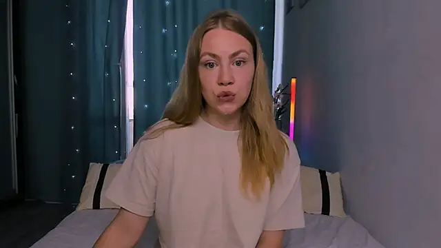 InsatiableFoxX online show from 07/16/26, 03:51