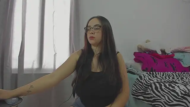 Snapshot of HARLEYNAPIER chatting on 10/08/25, 08:17 HARLEYNAPIER online show from 10/08/25, 08:17