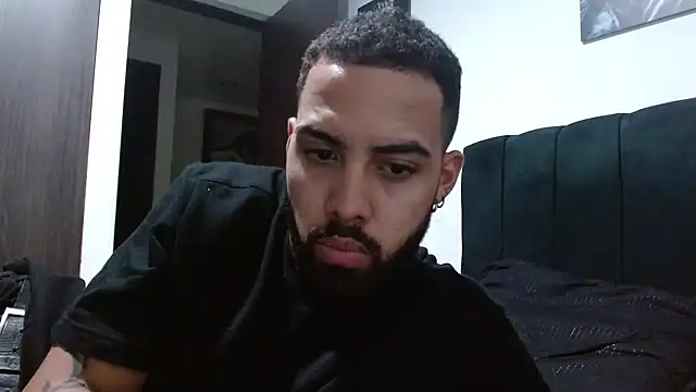 Snapshot of Hendry_ chatting on 12/04/24, 03:37 Hendry online show from 12/04/24, 03:37