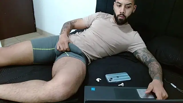 Snapshot of Hendry_ chatting on 12/06/24, 04:36 Hendry online show from 12/06/24, 04:36