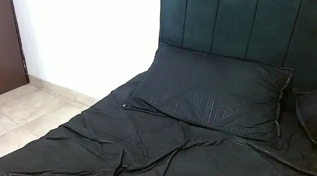 Snapshot of Hendry_ chatting on 12/06/24, 07:43 Hendry online show from 12/06/24, 07:43