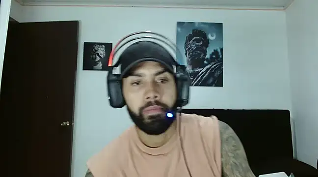 Snapshot of Hendry_ chatting on 12/11/24, 02:30 Hendry online show from 12/11/24, 02:30