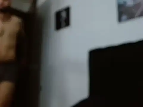 Snapshot of Hendry_ chatting on 12/13/24, 03:27 Hendry online show from 12/13/24, 03:27