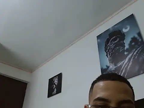 Snapshot of Hendry_ chatting on 12/15/24, 11:31 Hendry online show from 12/15/24, 11:31