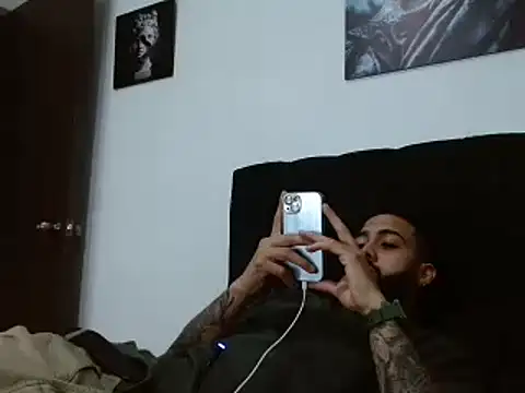 Snapshot of Hendry_ chatting on 12/25/24, 02:46 Hendry online show from 12/25/24, 02:46