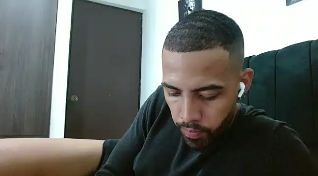 Snapshot of Hendry_ chatting on 01/09/25, 11:56 Hendry online show from 01/09/25, 11:56