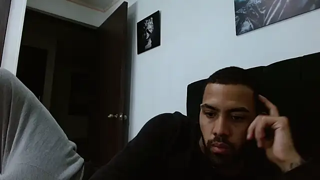 Snapshot of Hendry_ chatting on 02/02/25, 02:17 Hendry online show from 02/02/25, 02:17