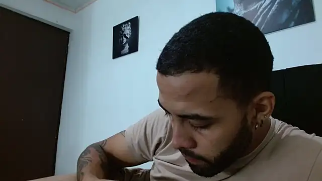 Snapshot of Hendry_ chatting on 02/05/25, 04:48 Hendry online show from 02/05/25, 04:48