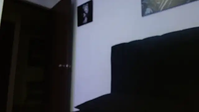 Snapshot of Hendry_ chatting on 02/14/25, 11:42 Hendry online show from 02/14/25, 11:42