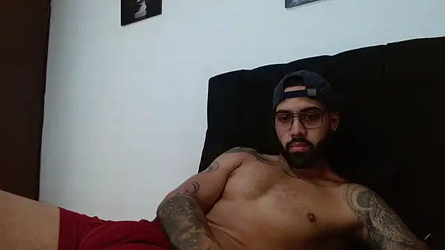 Snapshot of Hendry_ chatting on 03/05/25, 04:45 Hendry online show from 03/05/25, 04:45