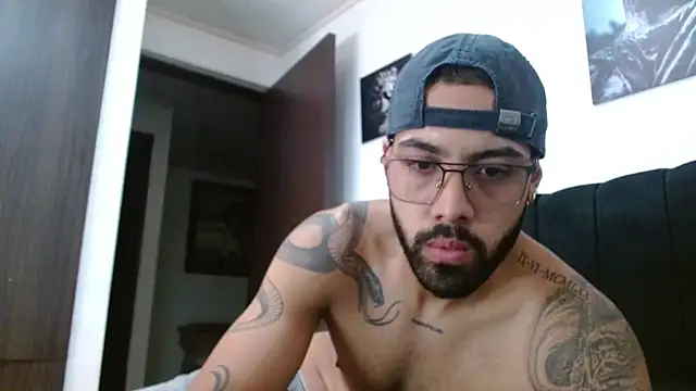 Snapshot of Hendry_ chatting on 03/08/25, 01:50 Hendry online show from 03/08/25, 01:50