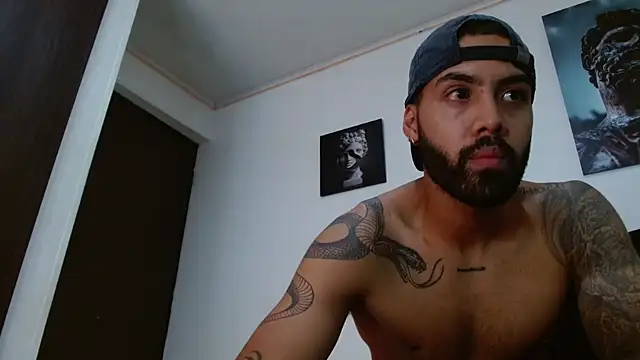 Snapshot of Hendry_ chatting on 03/08/25, 04:56 Hendry online show from 03/08/25, 04:56