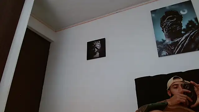 Snapshot of Hendry_ chatting on 03/09/25, 01:04 Hendry online show from 03/09/25, 01:04