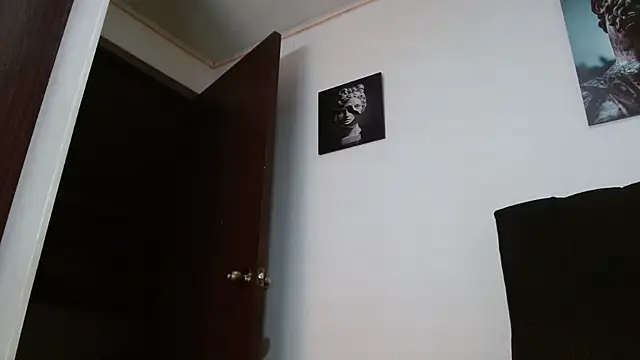 Snapshot of Hendry_ chatting on 03/12/25, 03:02 Hendry online show from 03/12/25, 03:02