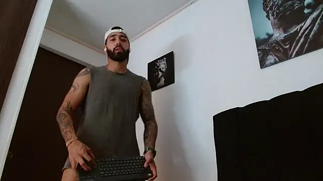 Snapshot of Hendry_ chatting on 03/15/25, 12:36 Hendry online show from 03/15/25, 12:36