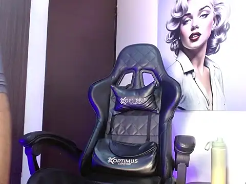 Snapshot of Hendry_ chatting on 09/09/25, 03:28 Hendry online show from 09/09/25, 03:28