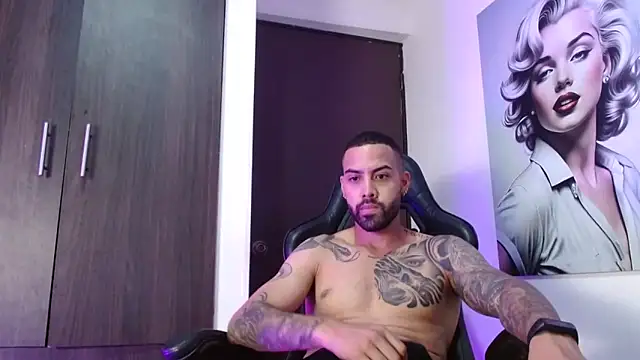 Snapshot of Hendry_ chatting on 09/22/25, 03:41 Hendry online show from 09/22/25, 03:41