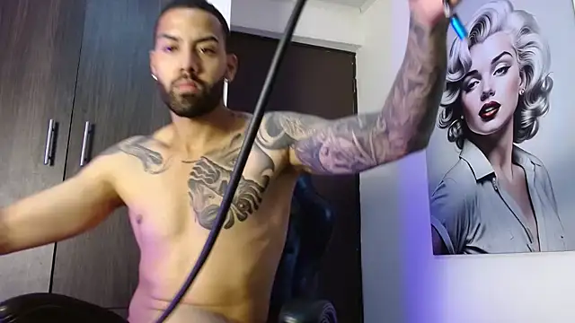 Snapshot of Hendry_ chatting on 10/08/25, 03:26 Hendry online show from 10/08/25, 03:26