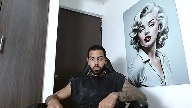 Snapshot of Hendry_ chatting on 10/28/25, 03:21 Hendry online show from 10/28/25, 03:21