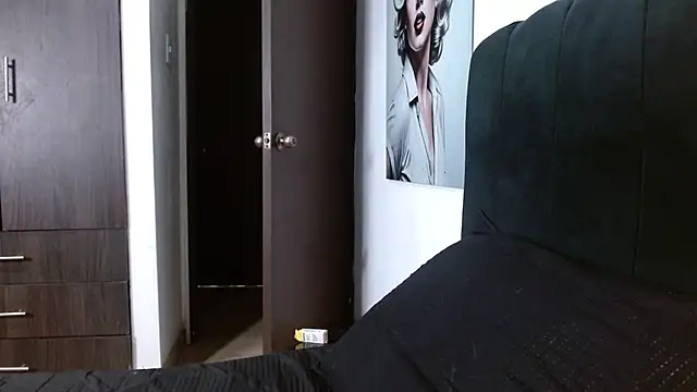 Snapshot of Hendry_ chatting on 11/24/25, 02:11 Hendry online show from 11/24/25, 02:11