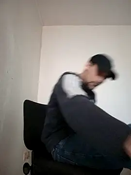 Snapshot of kx93 chatting on 02/10/25, 01:11 kx93 online show from 02/10/25, 01:11