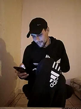 Snapshot of kx93 chatting on 02/14/25, 08:48 kx93 online show from 02/14/25, 08:48