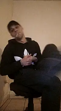 Snapshot of kx93 chatting on 02/21/25, 09:32 kx93 online show from 02/21/25, 09:32