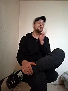 Snapshot of kx93 chatting on 03/08/25, 11:27 kx93 online show from 03/08/25, 11:27