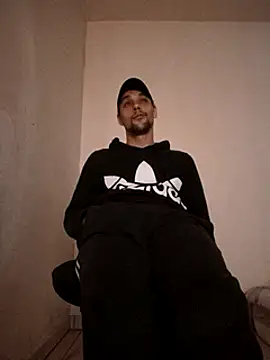 Snapshot of kx93 chatting on 03/10/25, 05:07 kx93 online show from 03/10/25, 05:07